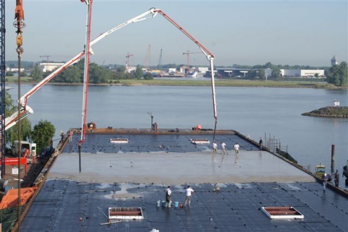mels-renes-betonvloeren-ponton-storten-en-afwerken-werkendam-5