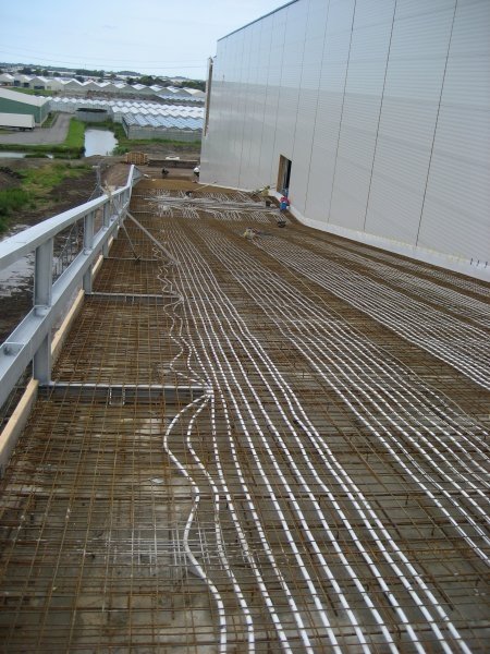 mels-renes-betonvloeren-1100-m2-oprit-hellingbaan-te-maasdijk-