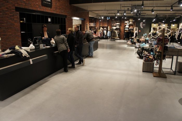 mels-renes-betonvloeren-3000-m2-winkelvloer-zwijnenburg-mode-meerkerk-5