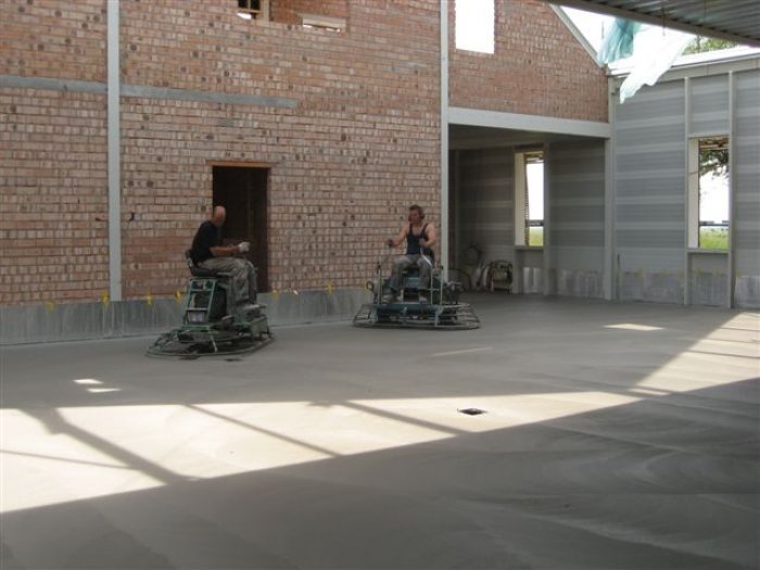 mels-renes-betonvloeren-nieuwe-bedrijfshal-11