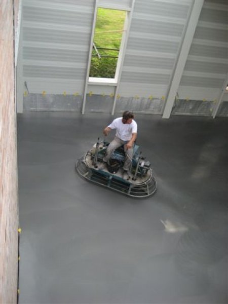 mels-renes-betonvloeren-nieuwe-bedrijfshal-14