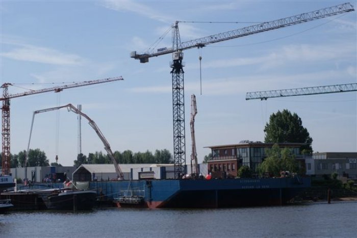mels-renes-betonvloeren-ponton-storten-en-afwerken-werkendam-11