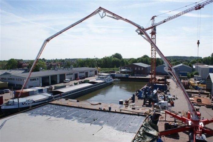 mels-renes-betonvloeren-ponton-storten-en-afwerken-werkendam-14