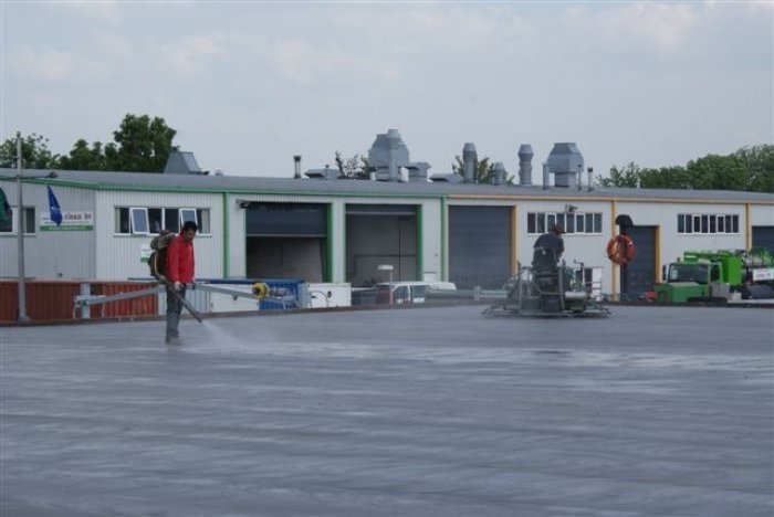 mels-renes-betonvloeren-ponton-storten-en-afwerken-werkendam-16
