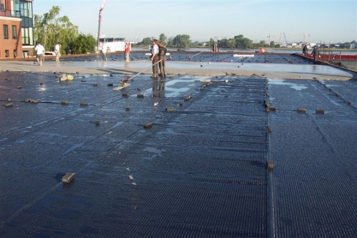 mels-renes-betonvloeren-ponton-storten-en-afwerken-werkendam-2