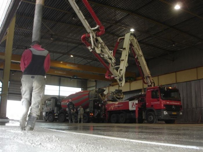 mels-renes-betonvloeren-staalvezelvloer-storten-en-afwerken-in-montfoort-1