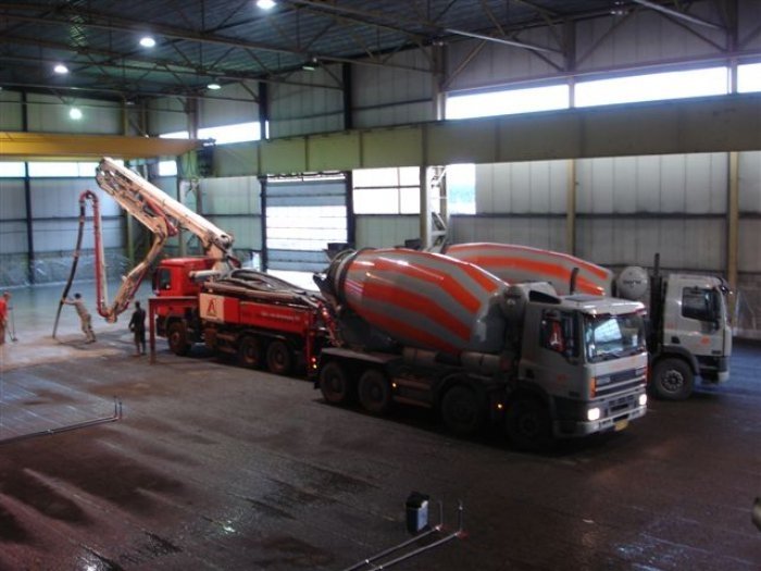 mels-renes-betonvloeren-staalvezelvloer-storten-en-afwerken-in-montfoort-3
