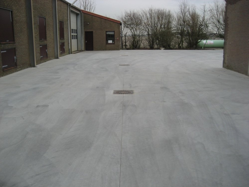 mels-renes-betonvloeren-erfverharding-beton-1