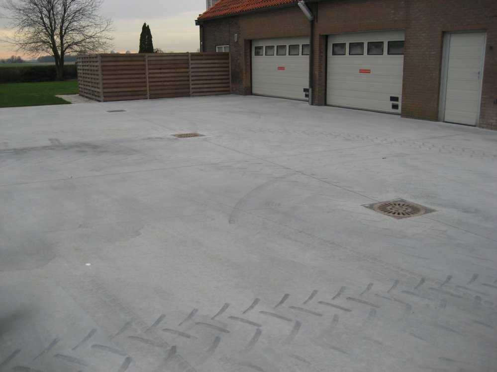 mels-renes-betonvloeren-erfverharding-beton-3