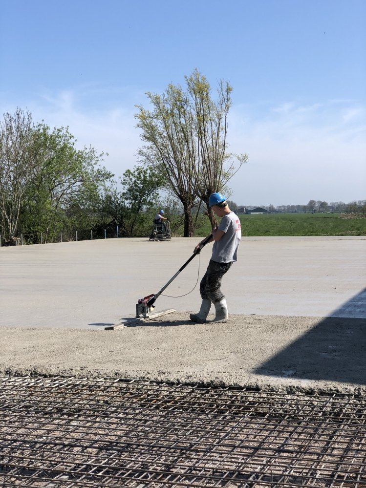 mels-renes-betonvloeren-erfverharding-boskoop-6